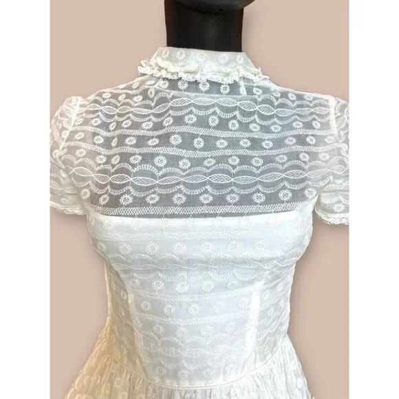 Vintage 50s Embroidered Pageboy Collar Dress